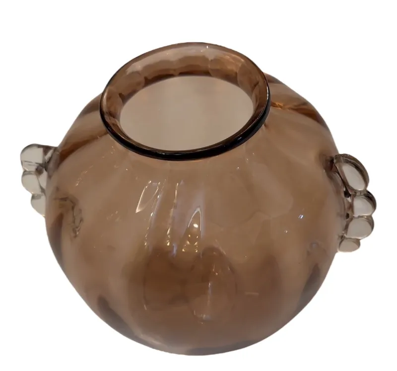 vase murano ancien avec un design élégant et unique, couleur marron clair