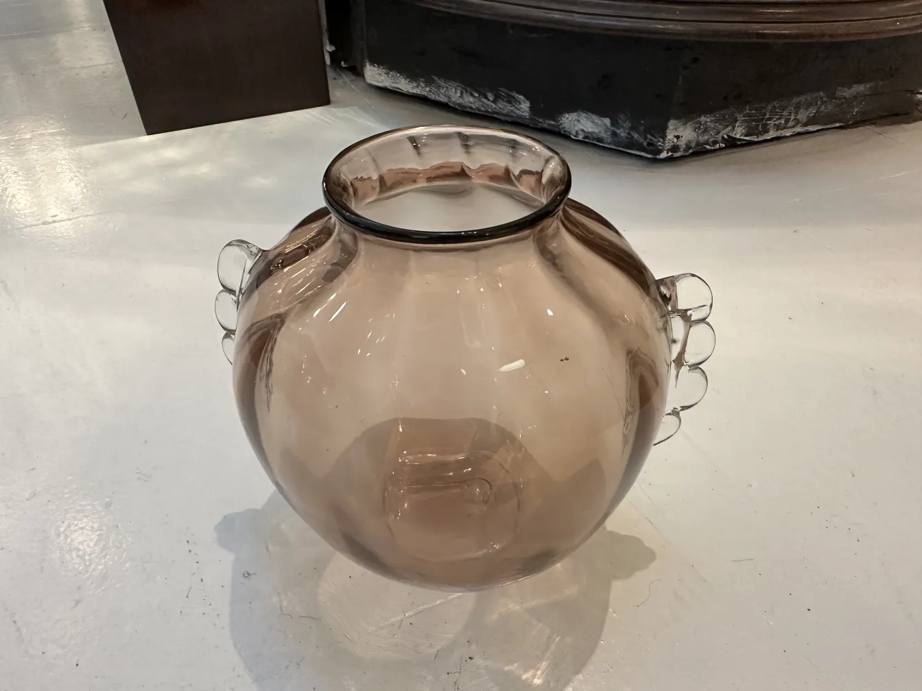 vase murano ancien, forme ronde avec détails sur les côtés