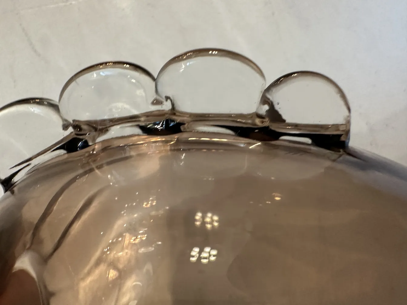 vaso antico di Murano con design rotondi e forma elegante