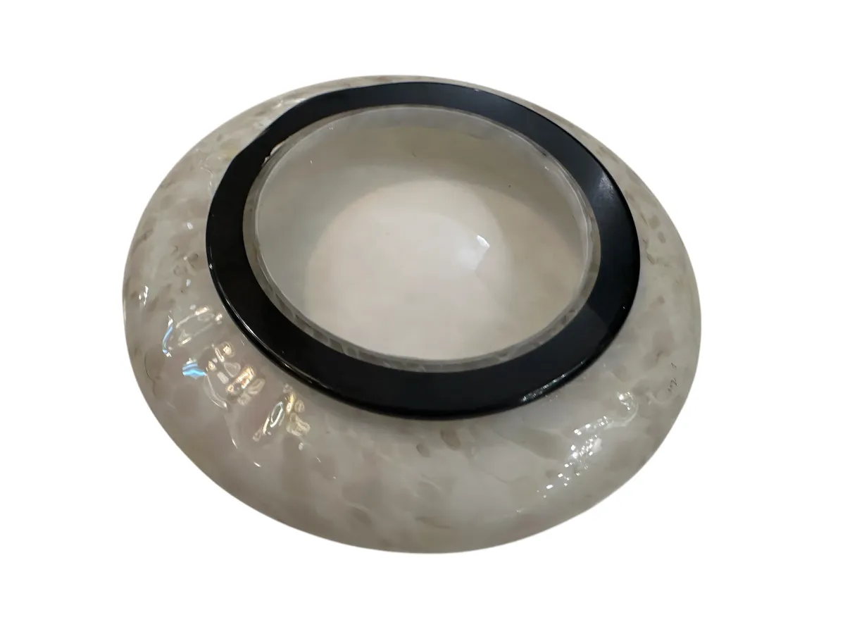 vase antique de Murano avec forme ronde et finition spéciale dans un cadre décoratif