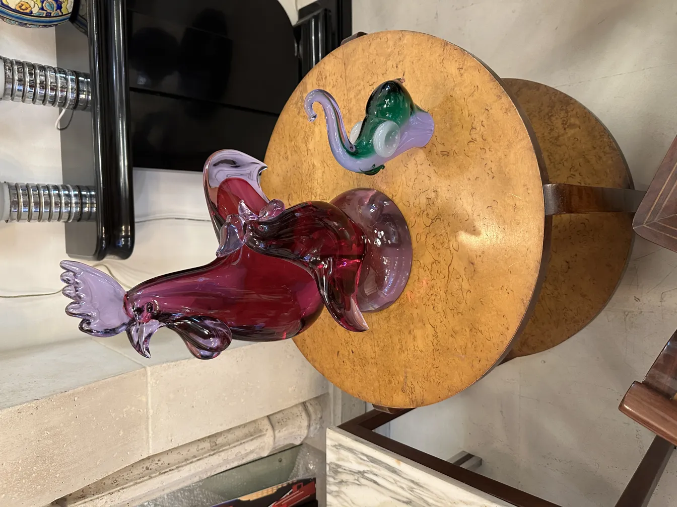 bunte antike Murano-Skulptur in Form eines Vogels mit dekorativen Details