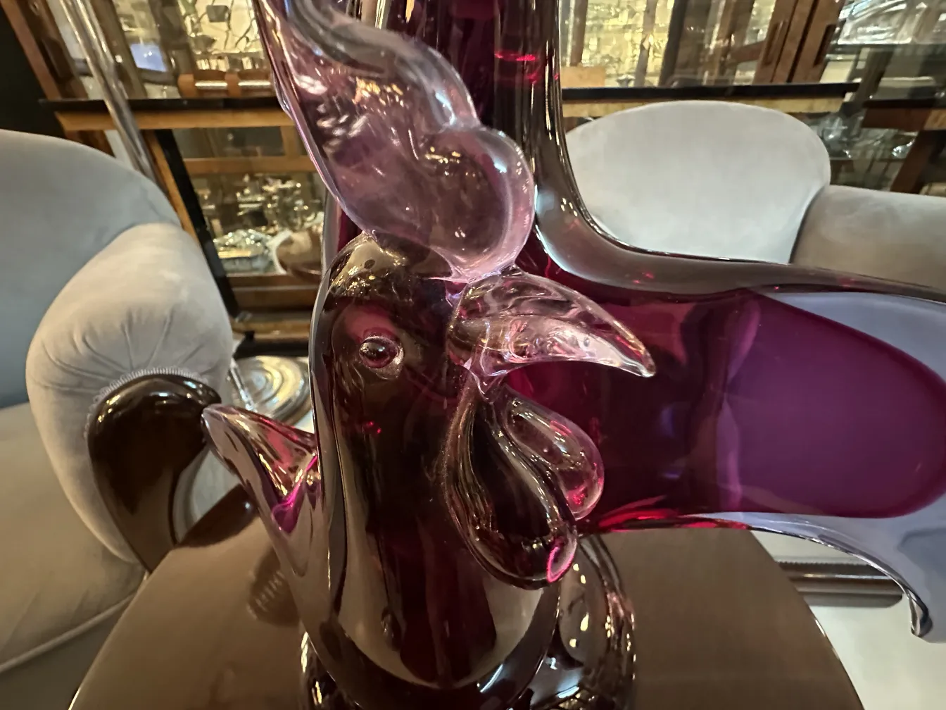 sculpture antique de murano couleur violette avec design complexe