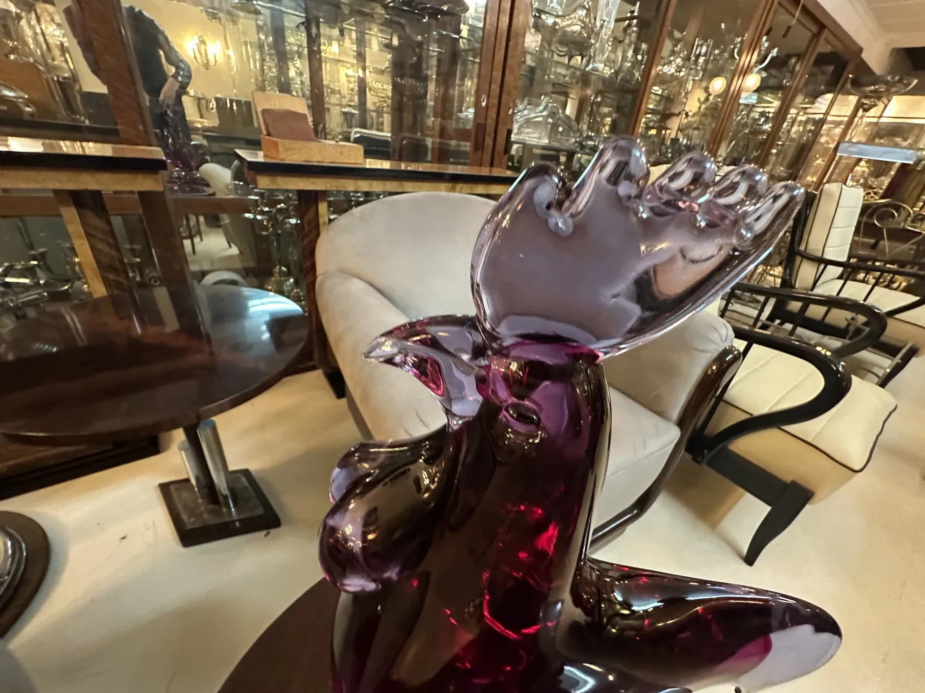 sculpture de murano antique avec des détails colorés, décorative