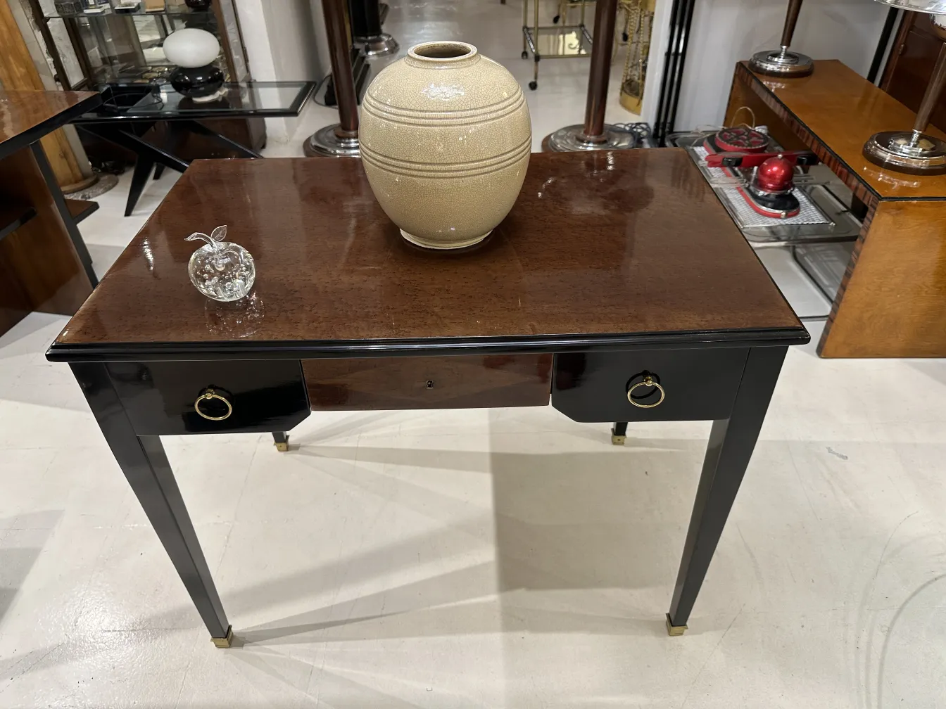 Античная скульптура мурано на столе, декоративная