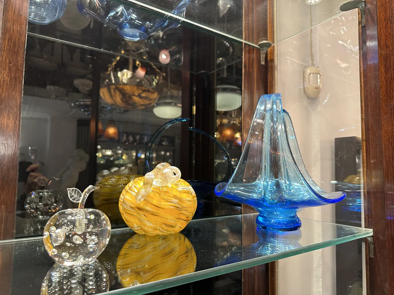 scultura murano in vetro colorato con forma artistica