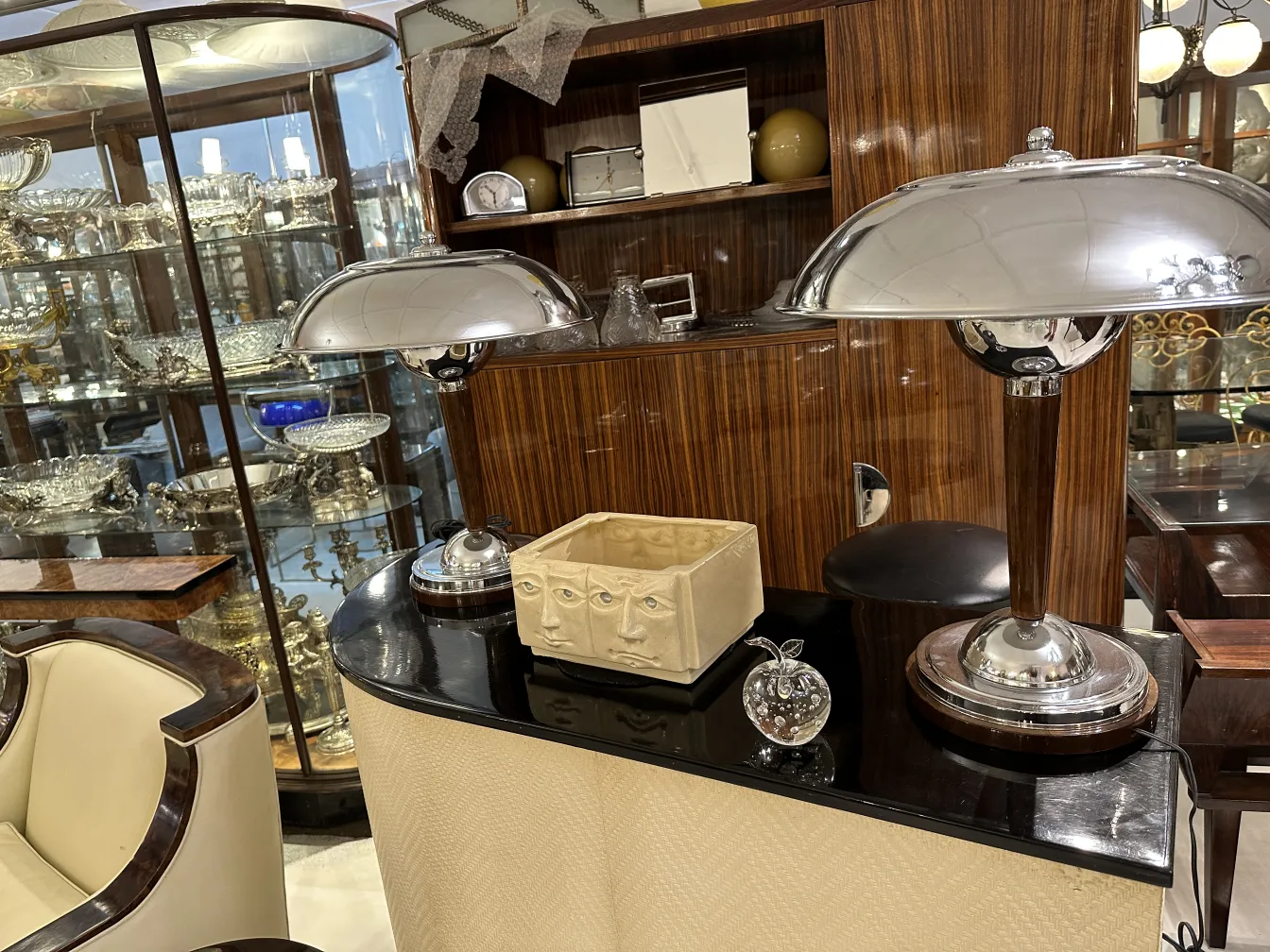 穆拉诺雕塑带有装饰细节，环境优雅