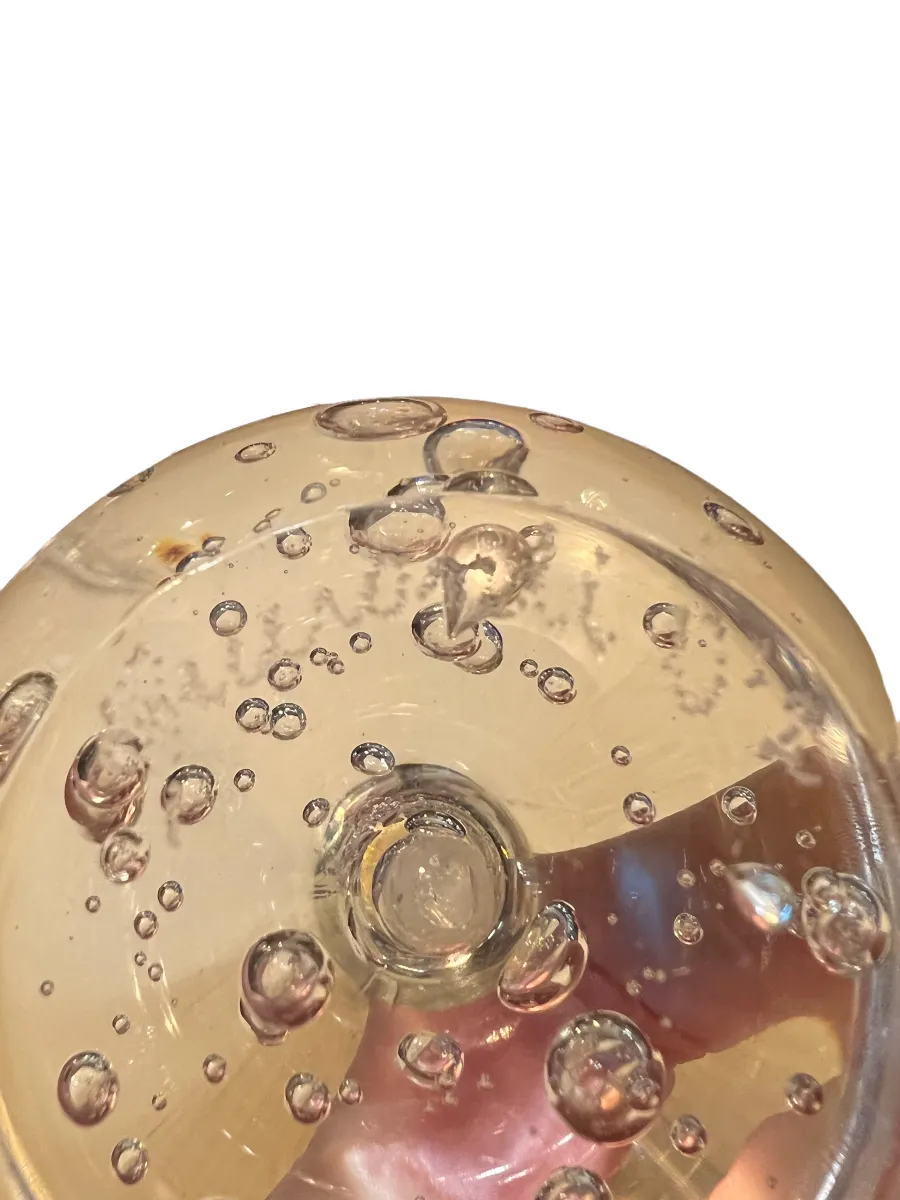 穆拉诺雕塑上有气泡的古董装饰。