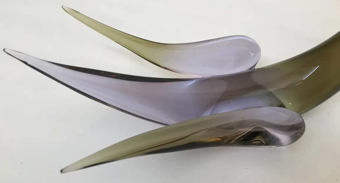 escultura de murano com linhas suaves e curvas, antiguidade