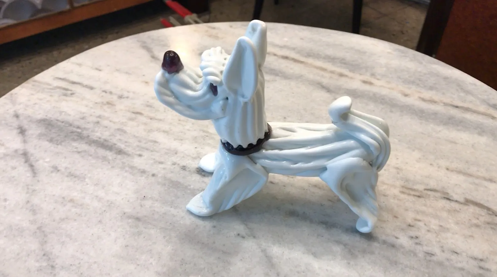 sculpture ancienne de murano d'un chien en position debout