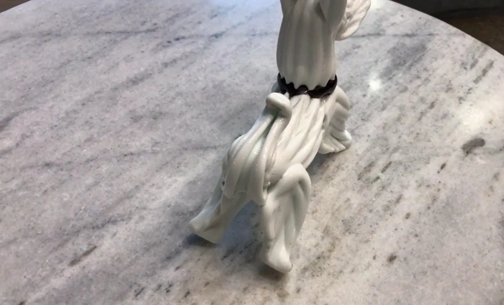 ユニークなデザインの古いムラーノ犬の彫刻