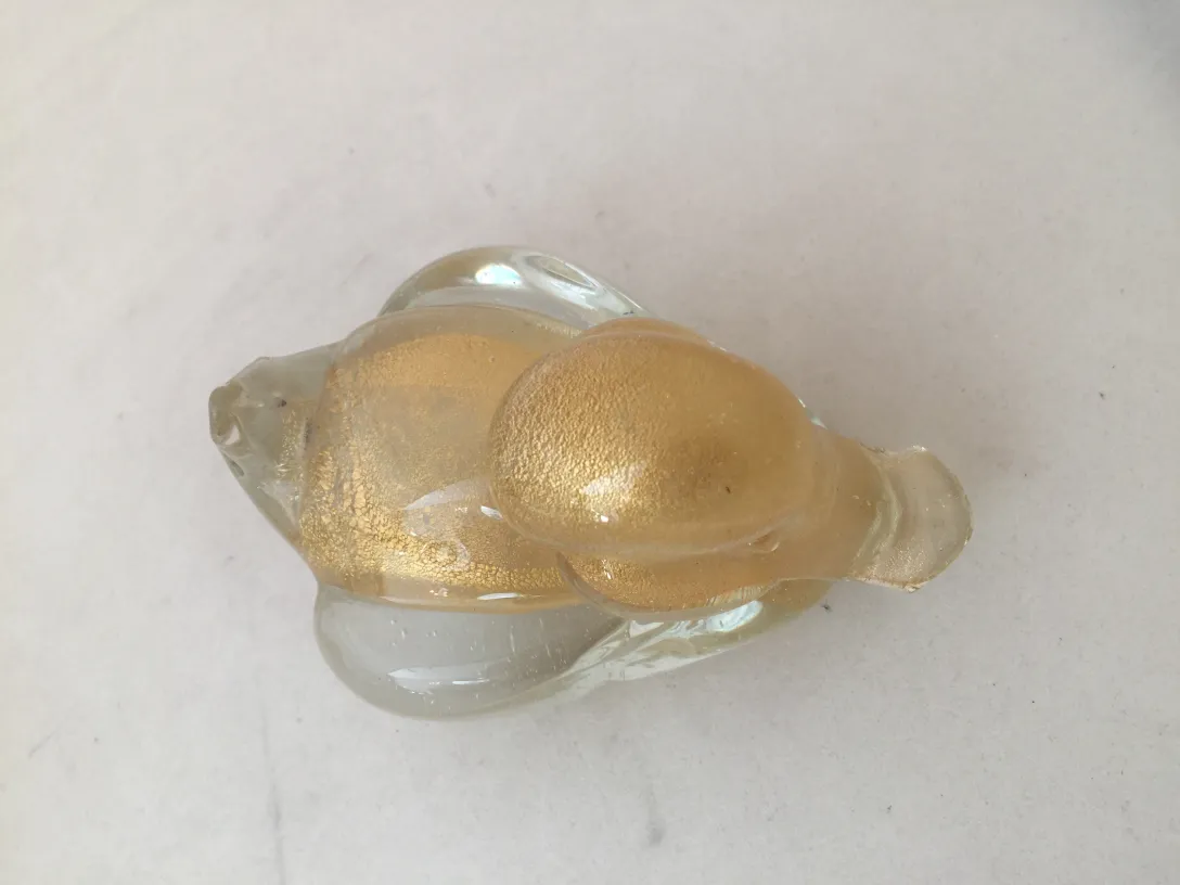 सोने और पारदर्शी रंगों में मुरानो मूर्तिकला