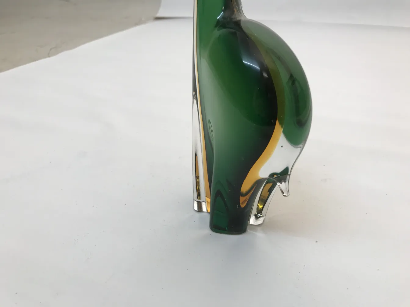 Antike Murano-Skulptur in Grüntönen mit Details