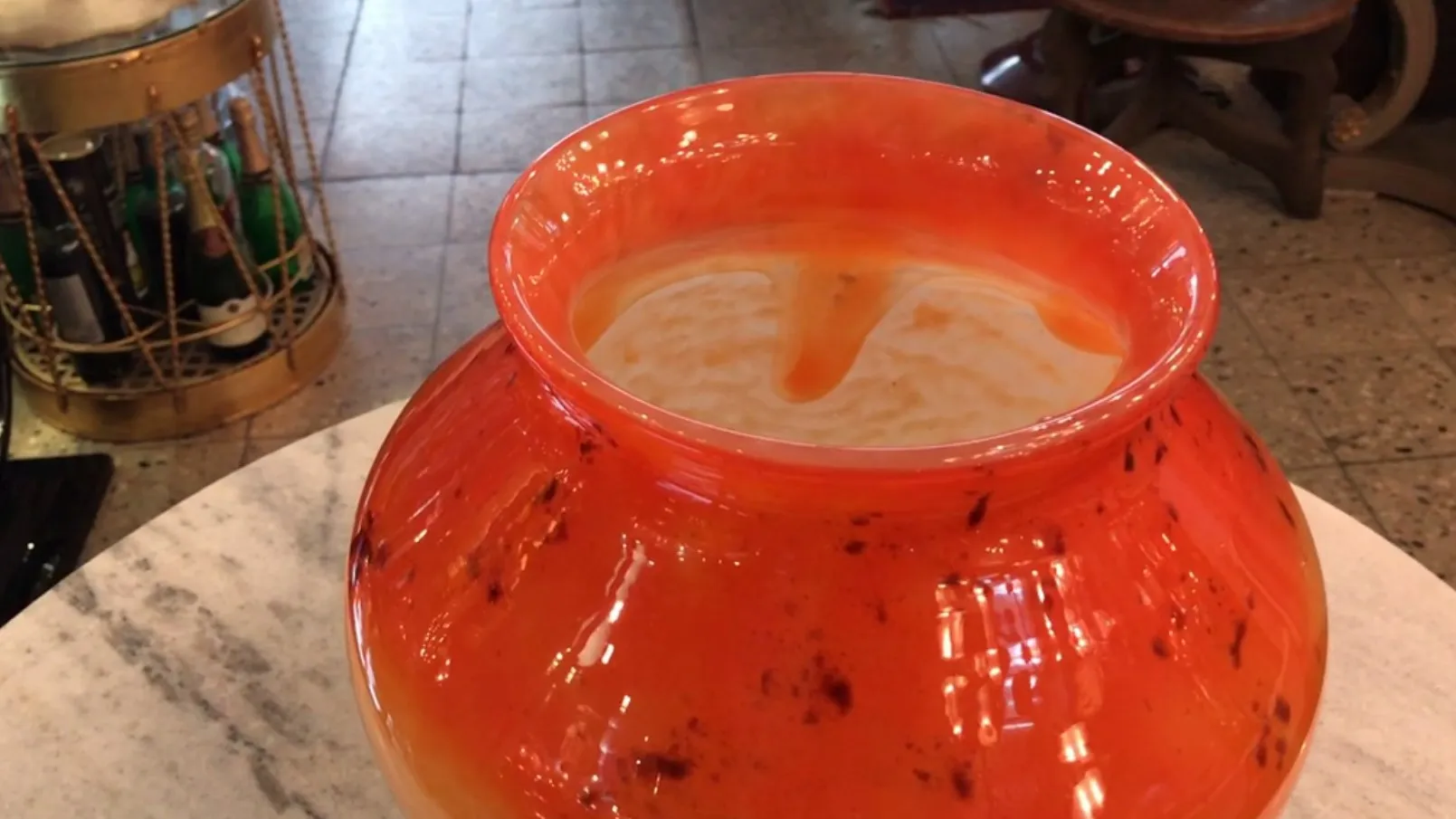 vetro firmato schneider in un colore vibrante, pezzo decorativo antico