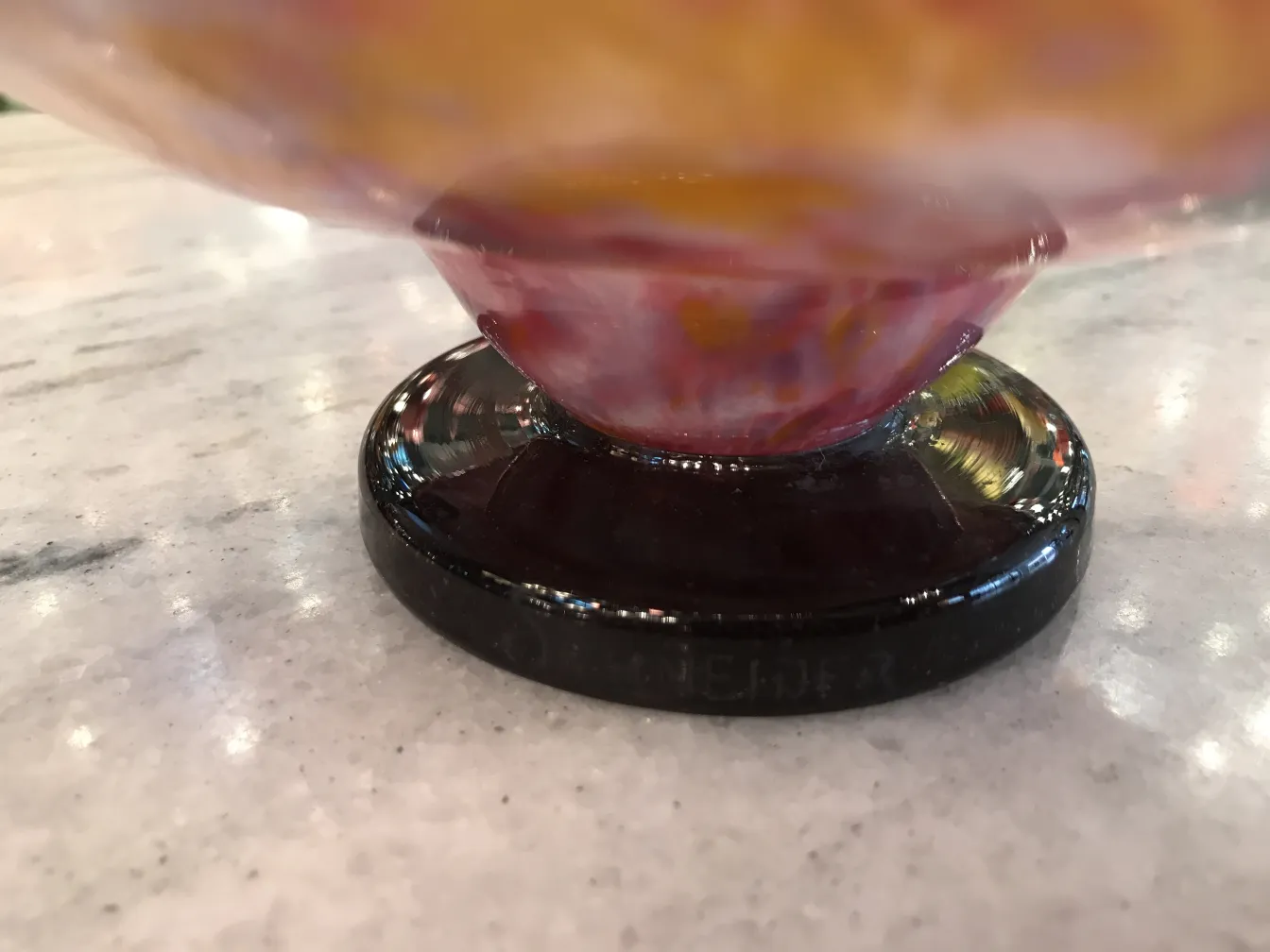 由施耐德签名的玻璃，色彩丰富，闪亮的底座，古董