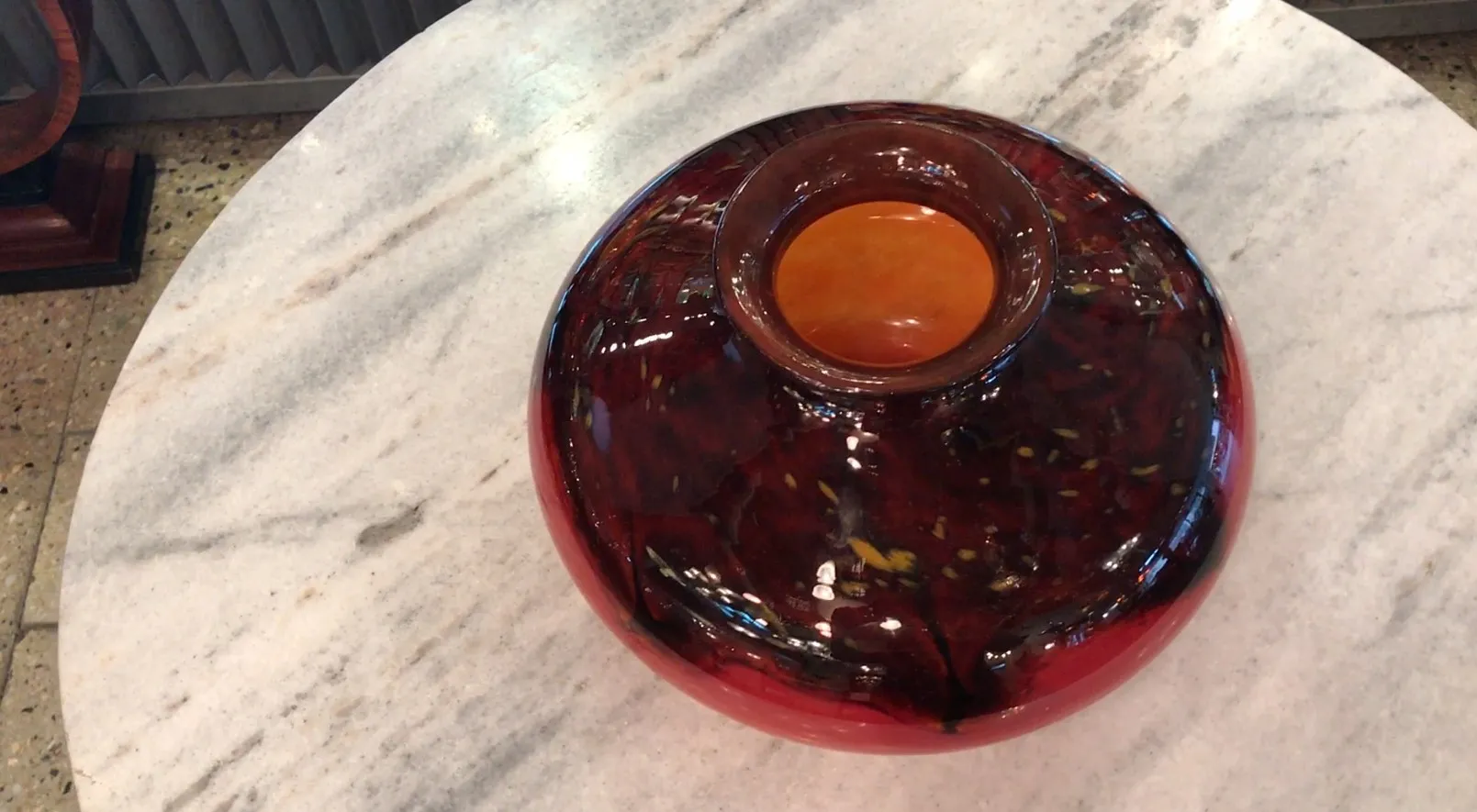 古董签名玻璃，带有彩色细节的装饰