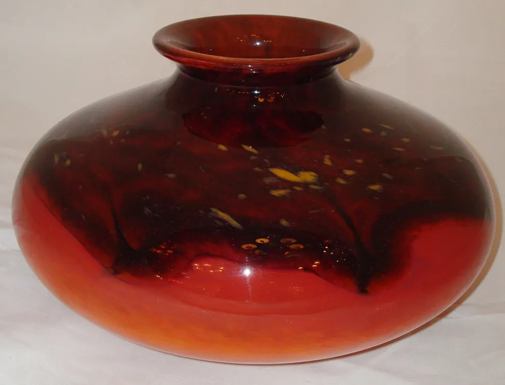 pièce de verre ancien avec signature, tons chauds