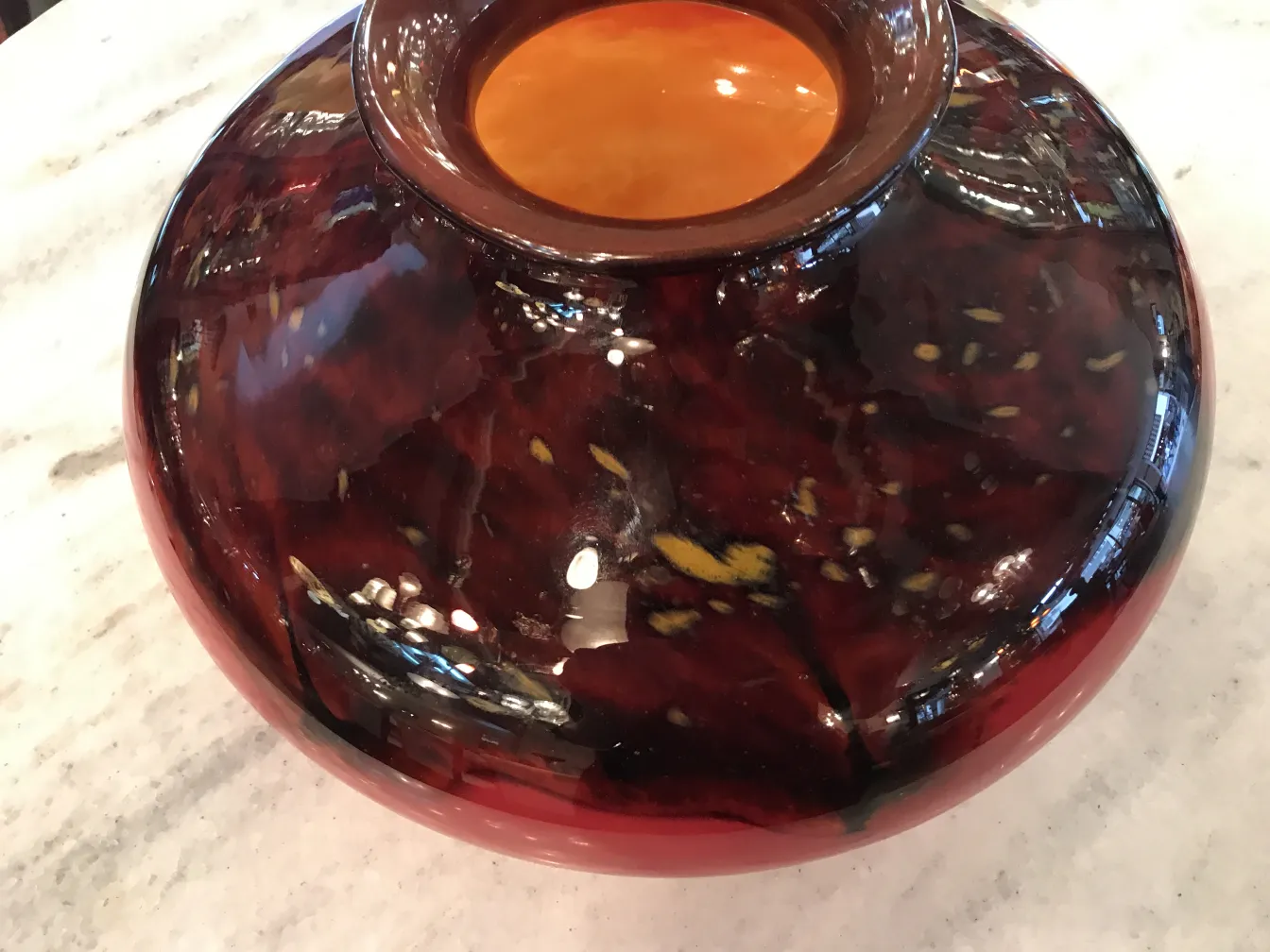 vase en verre signé schneider avec un design attrayant