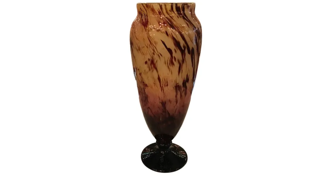 Antique vase with design of signed glass Schneider, decorative.