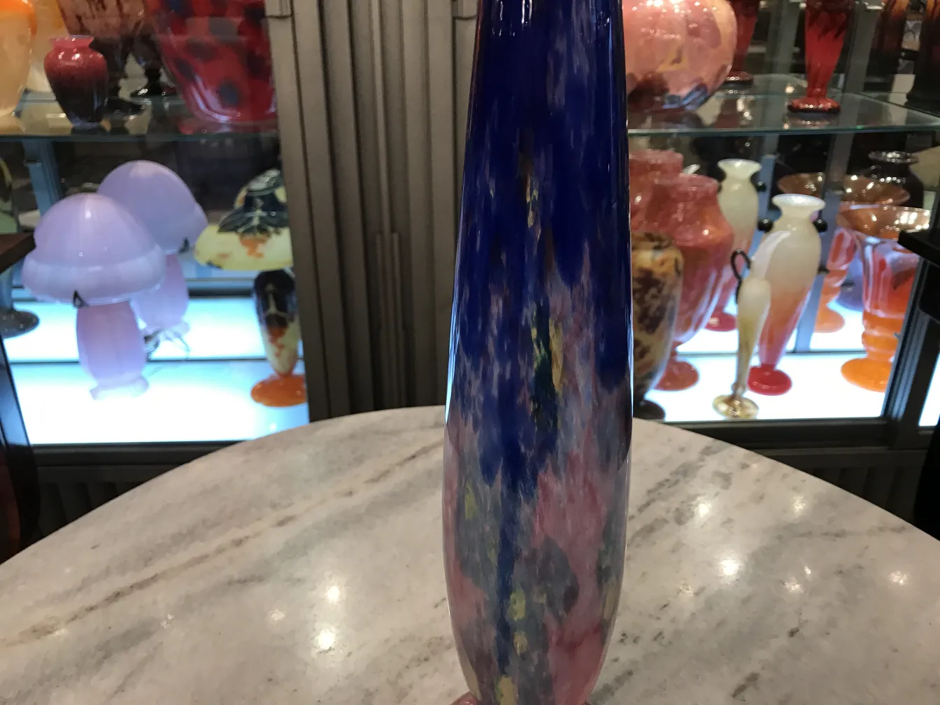 SIGNED GLASS Schneider with vibrant colors in an antique setting