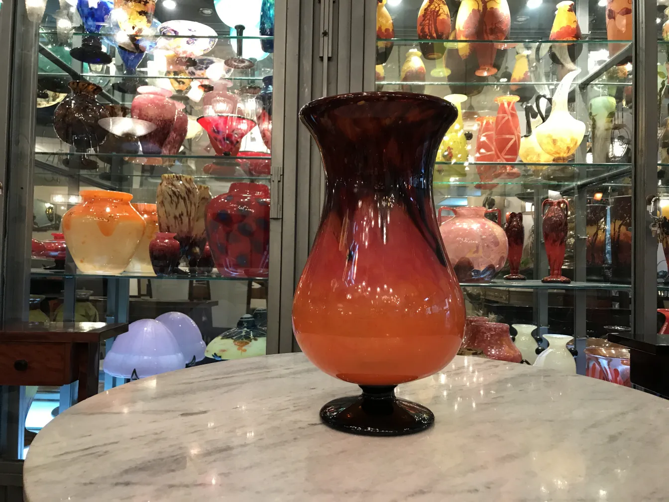 Vaso in vetro firmato con gradiente arancione