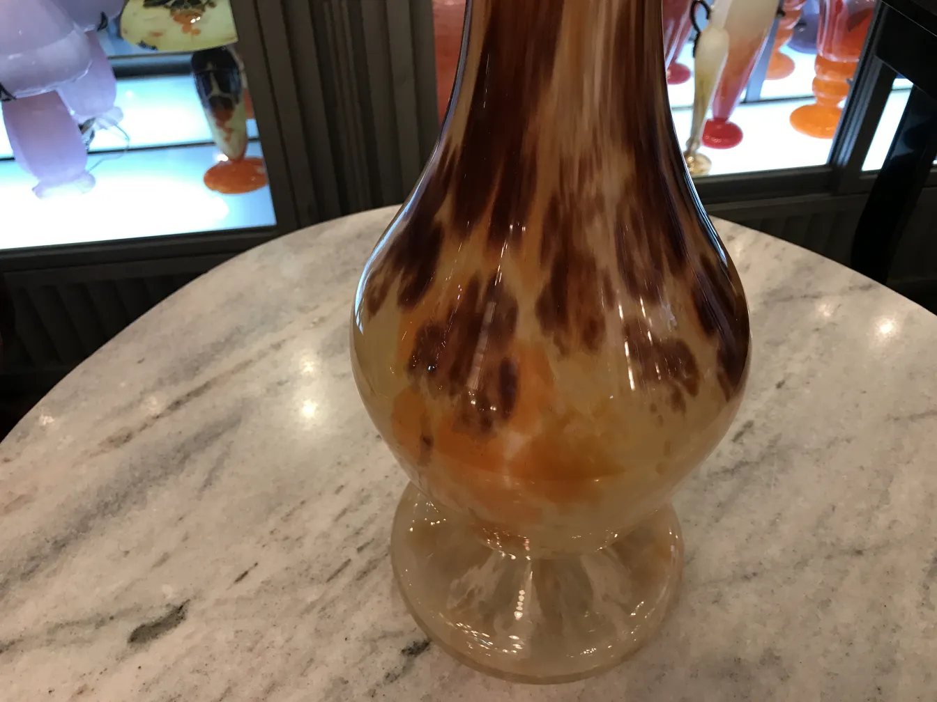 Antikes, signiertes Glas von Schneider mit französischem Design, warme Farben