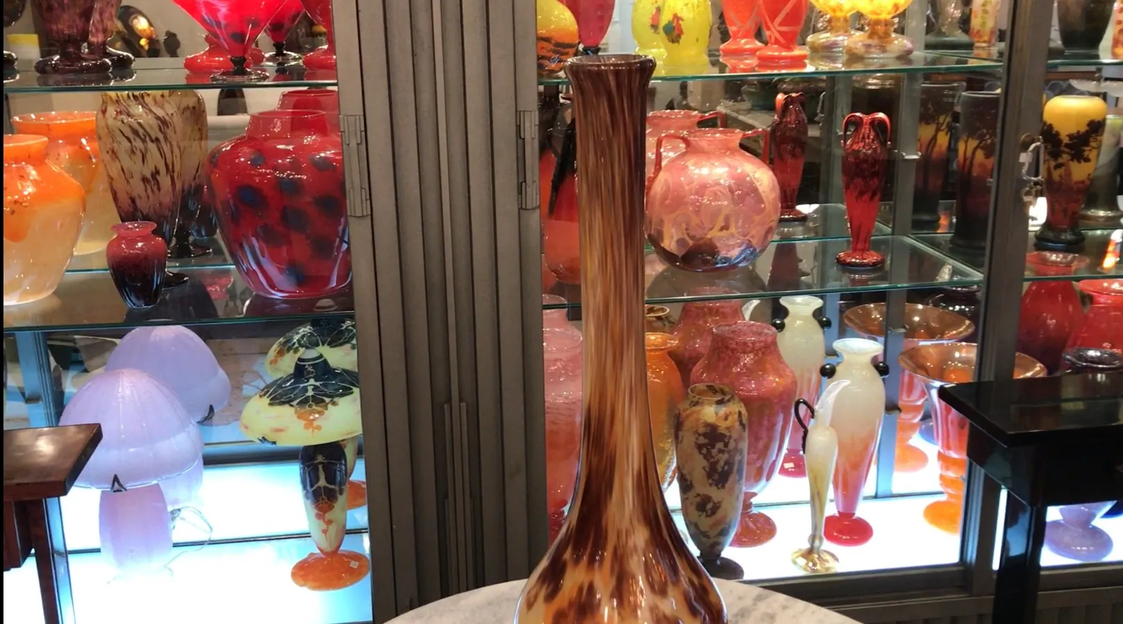 古董玻璃签名，装饰，形状多样，背景丰富多彩