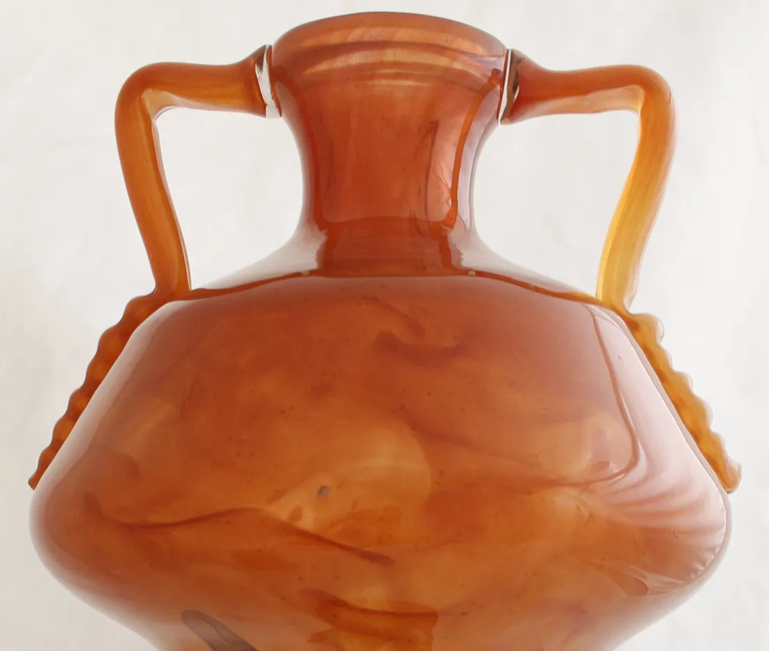 Antikes Glas mit Unterschrift von Schneider im französischen Design.