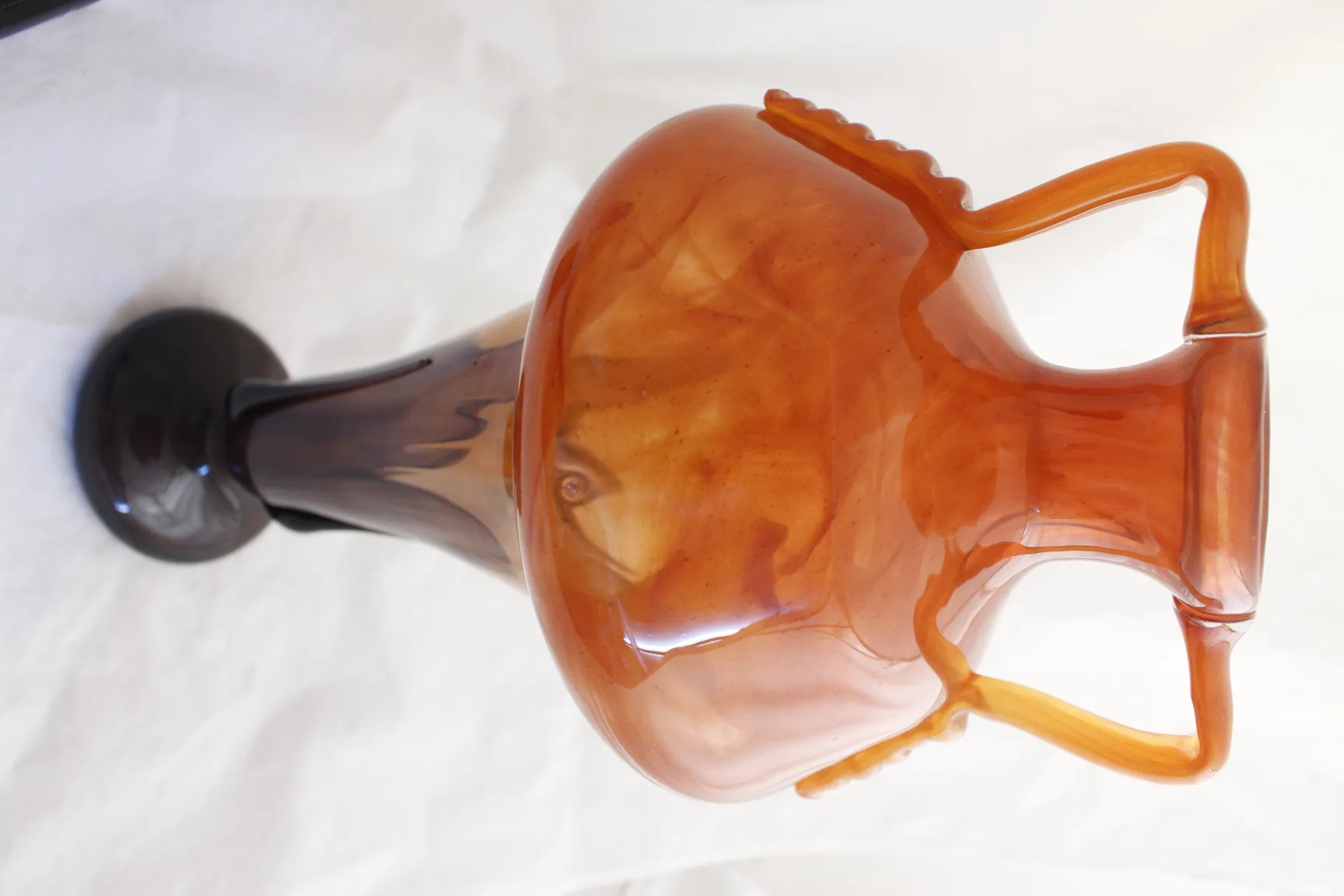 verre ancien signé par schneider dans des tons ambre