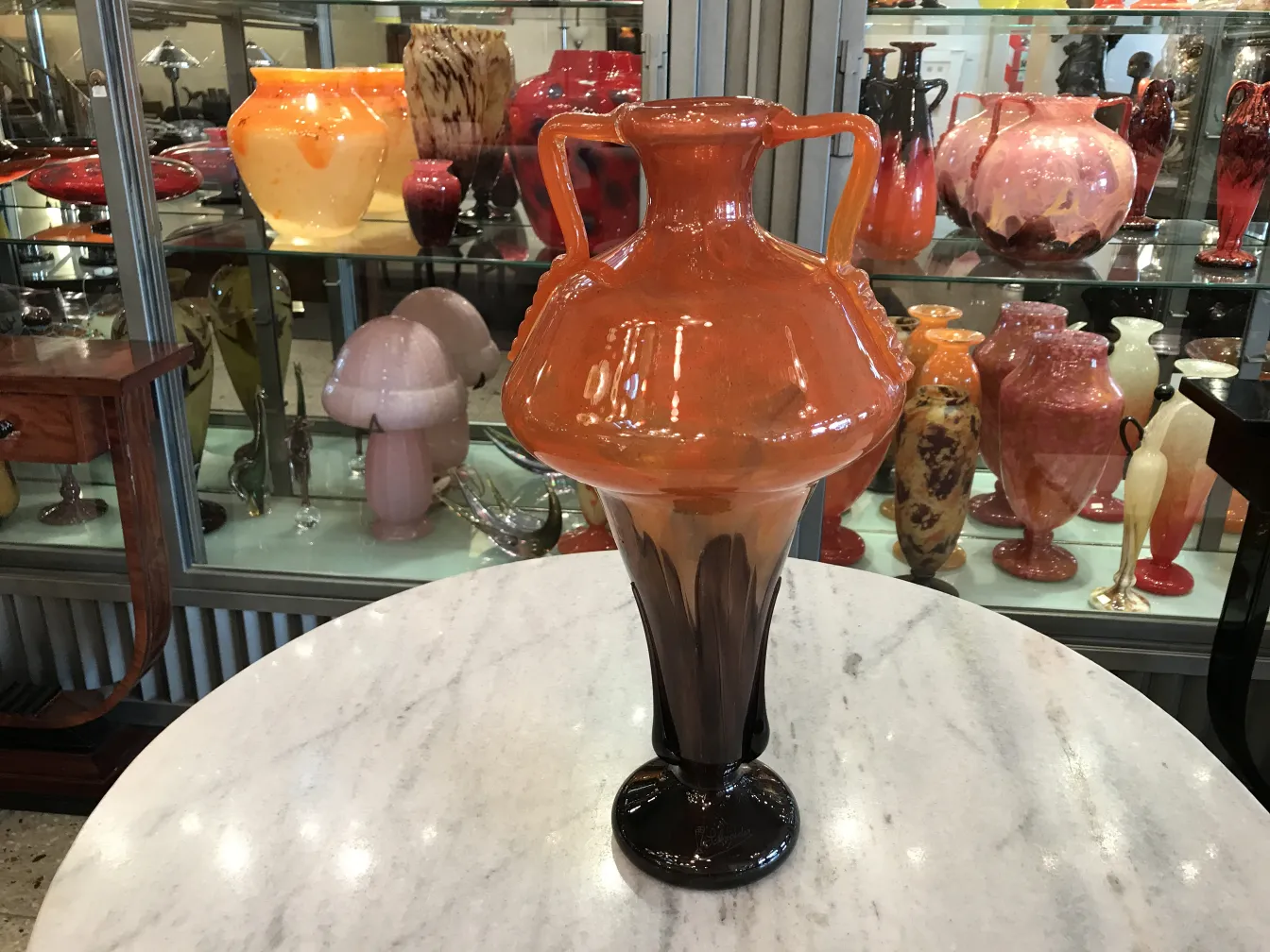 vase with signed glass in orange and brown tones with decorative background