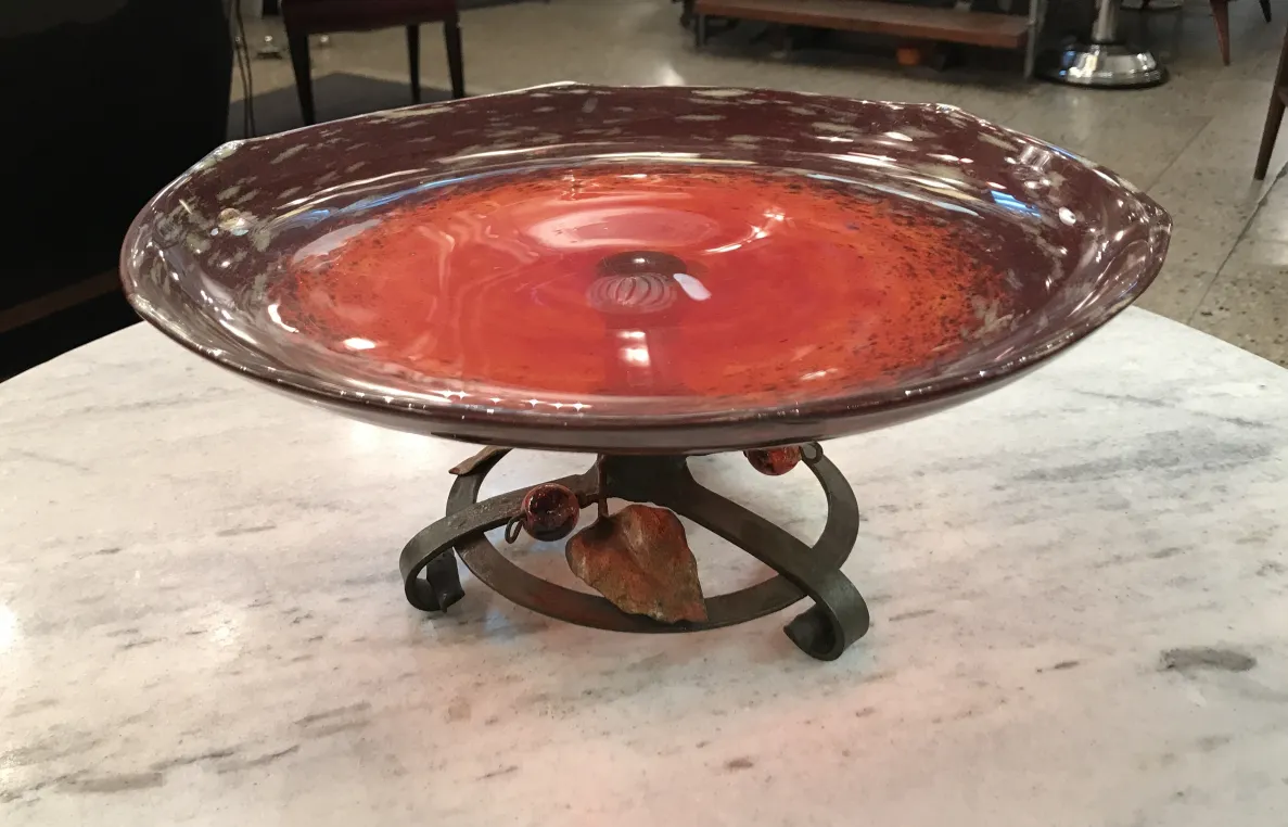 antik signiertes glas von schneider in roter farbe