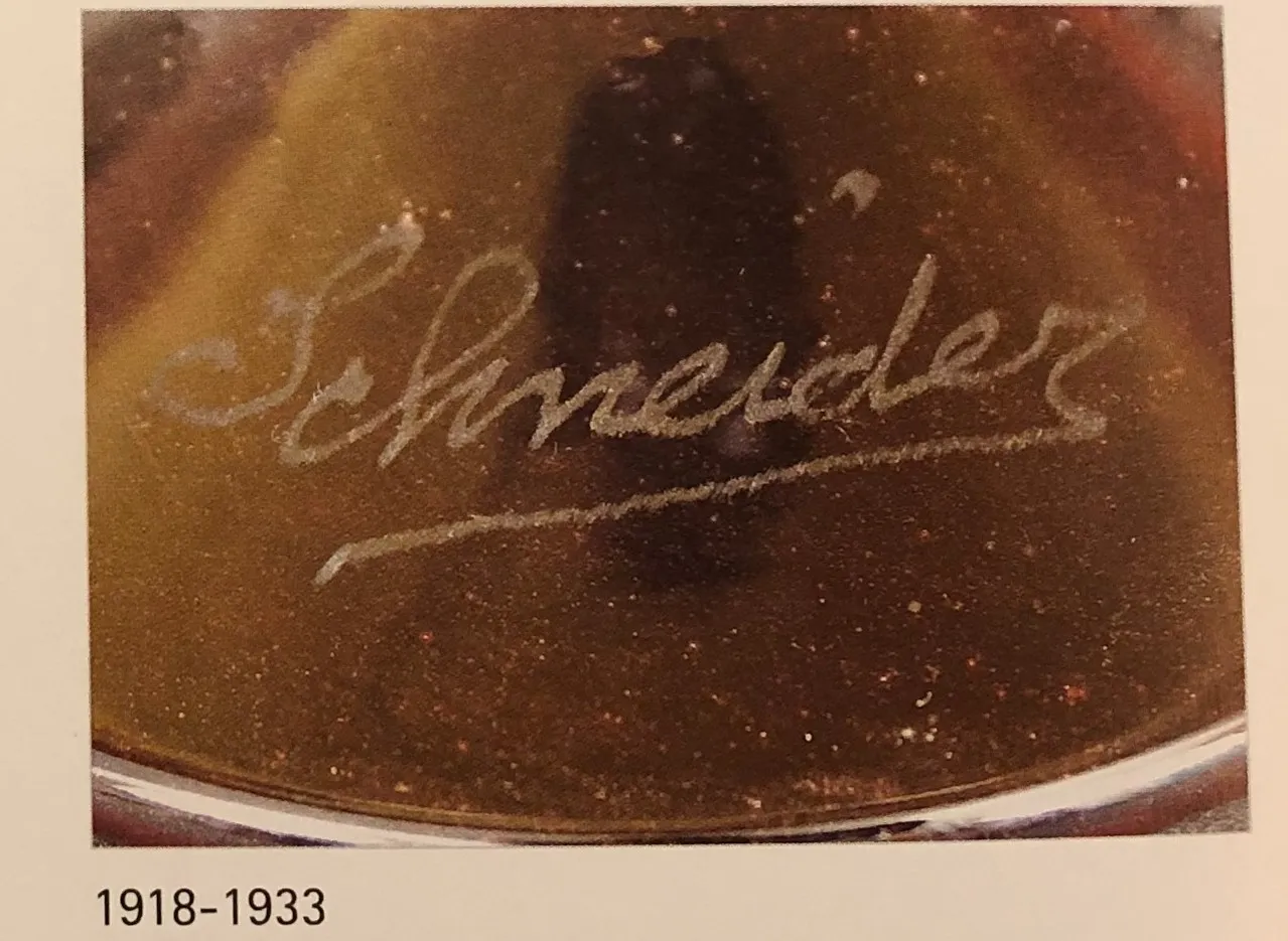 vidrio firmado por schneider, antigüedad, inscripción en la base.