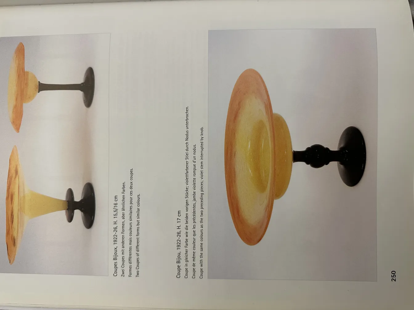 coupe en verre avec base noire et bord orange, antiquité signée