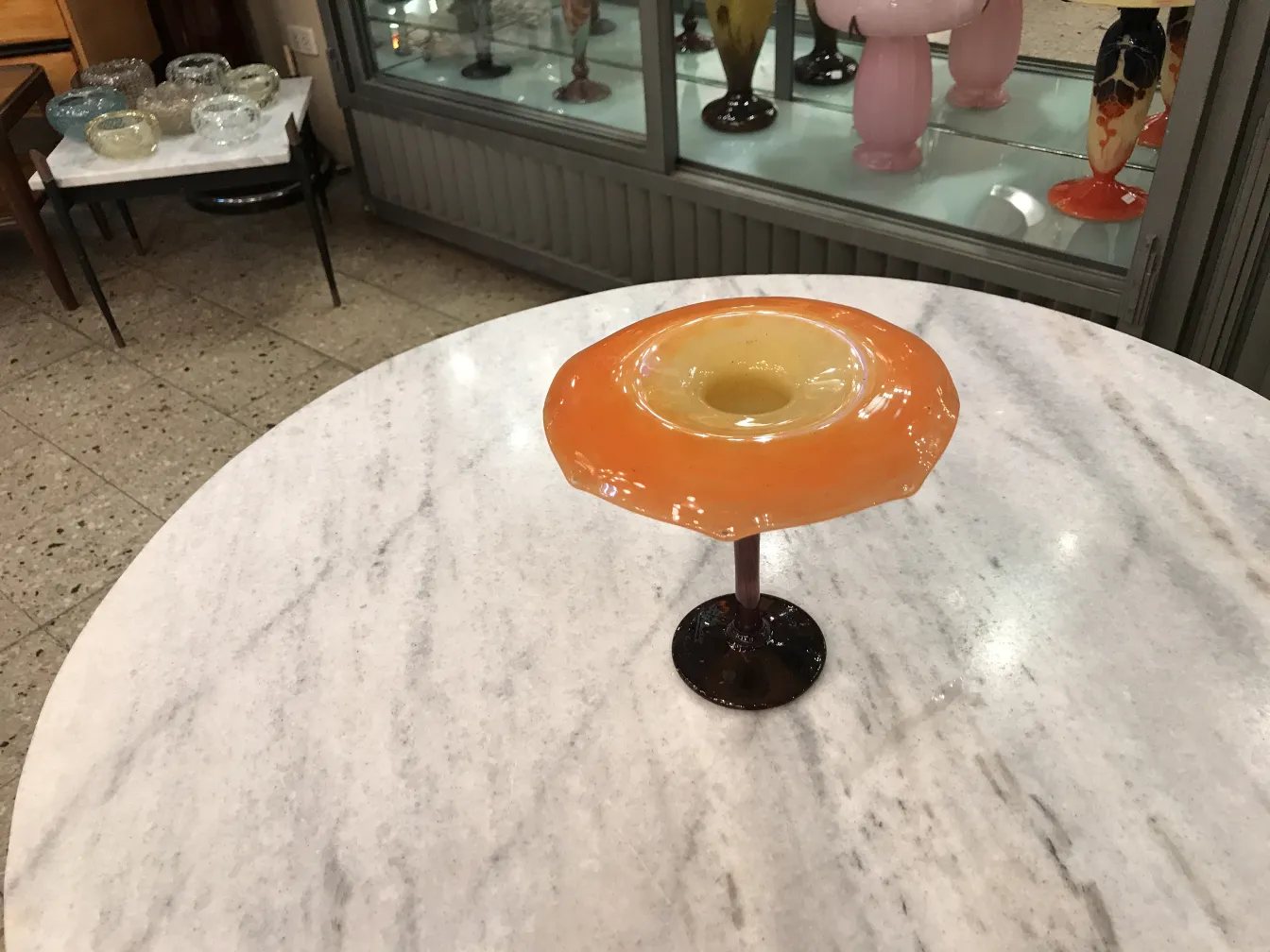 서명된 유리잔 슈나이더 장식적인 주황색 형태