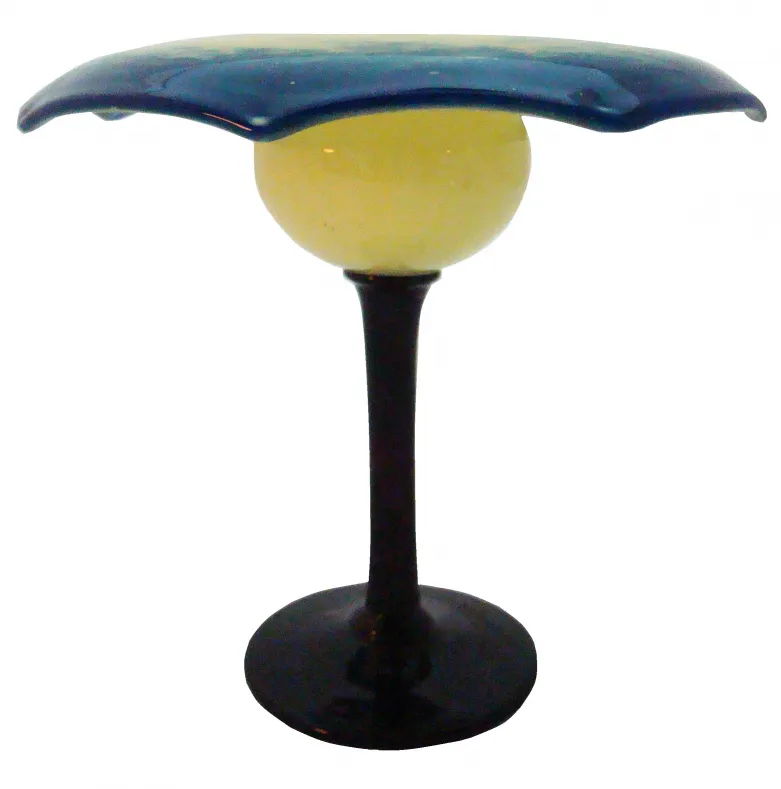 Ancienne coupe en verre avec base noire et bord bleu