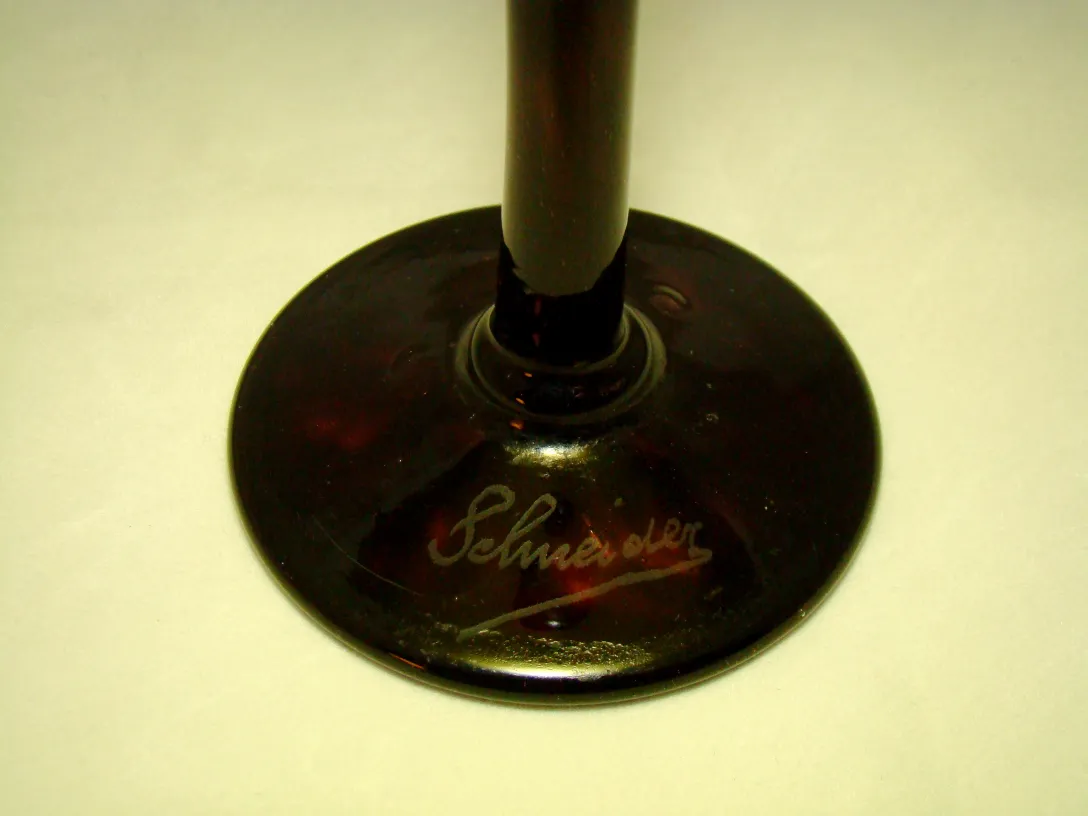 verre ancien avec le nom schneider signé à la base