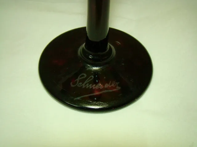 Vidrio firmado Schneider con base redonda, antique