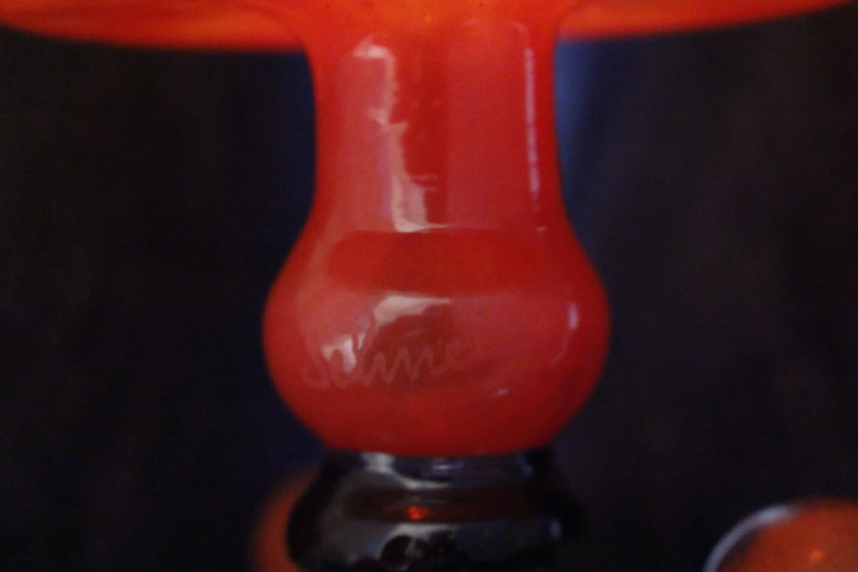 Verre ancien signé par Schneider en rouge brillant