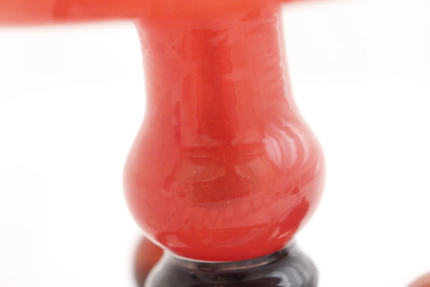 Verre signé Schneider en teintes rouges et noires, antiquité décorative.