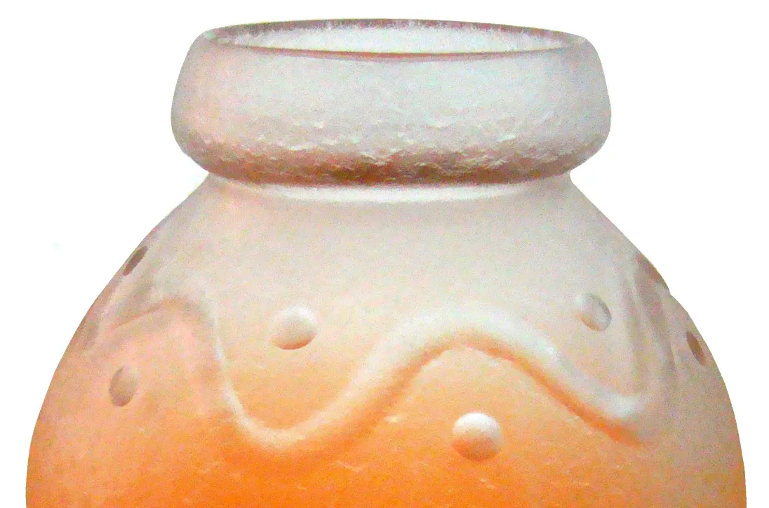 Antikes Glas mit Unterschrift von Schneider, gefälliges Design, französische Kunst.