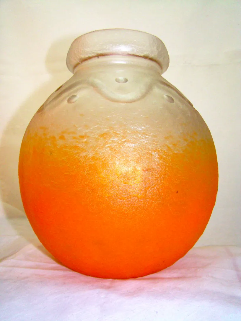 Antikes, signiertes Glas von Schneider mit elegantem Design