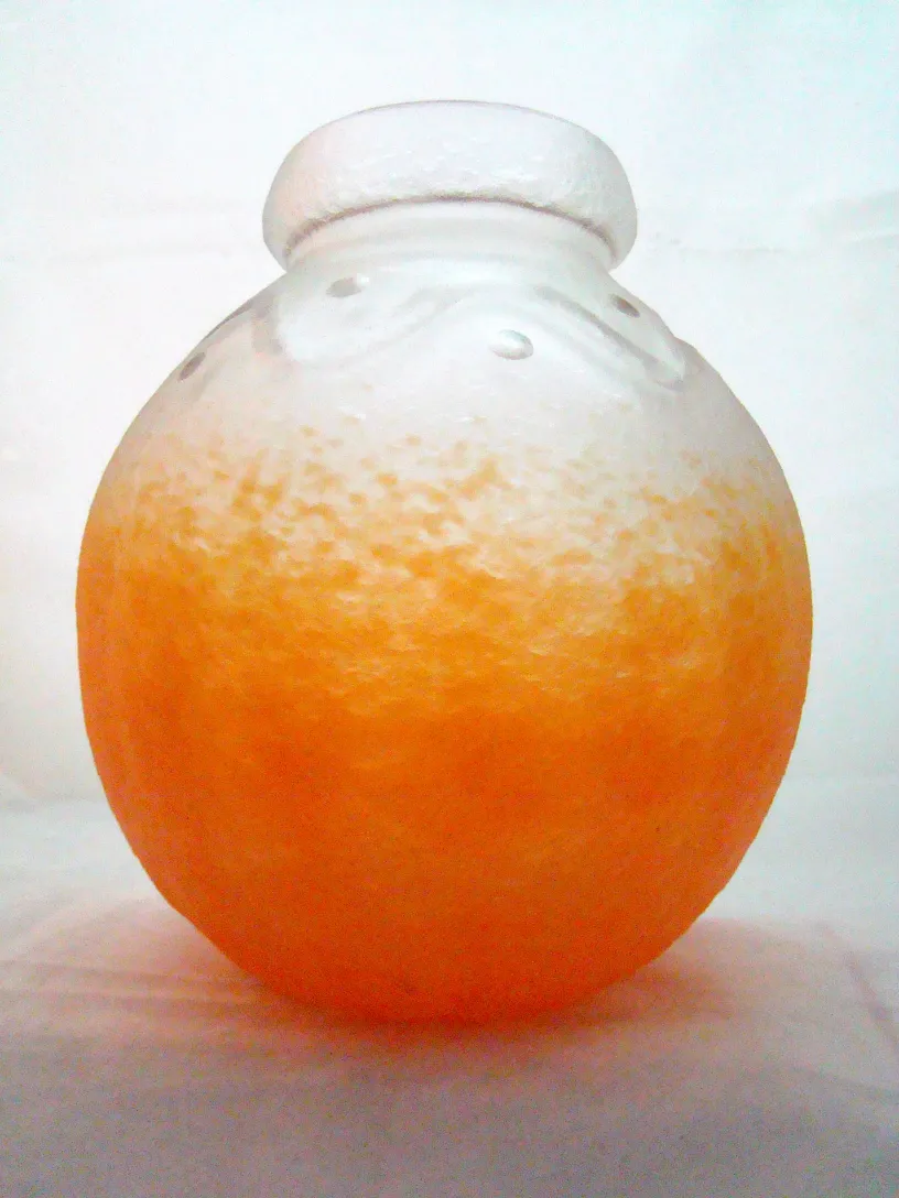 verre ancien signé par schneider avec teinte orange