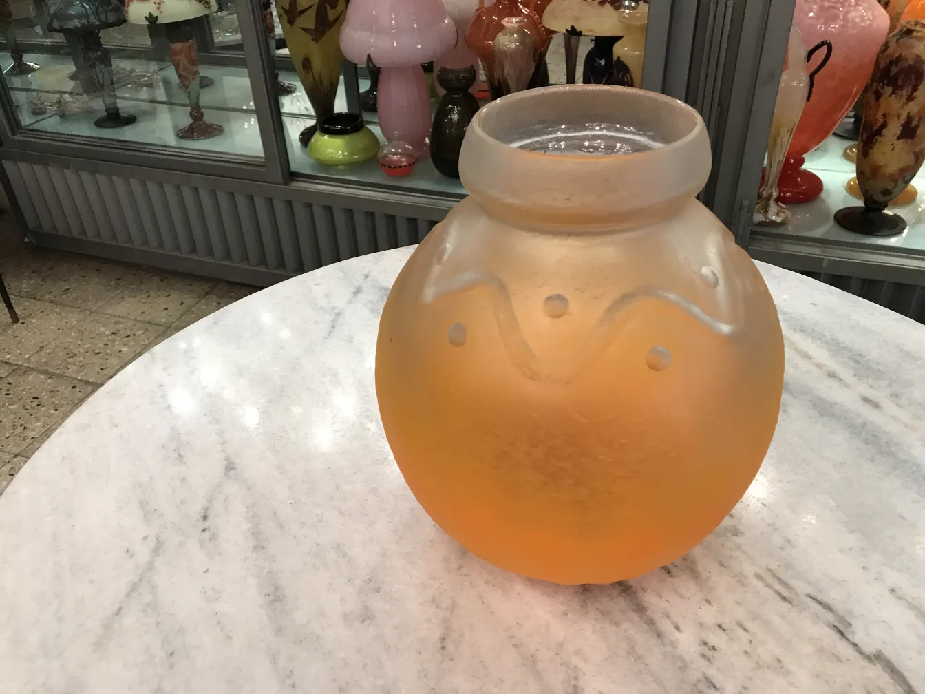 ancien verre signé par schneider avec une forme unique