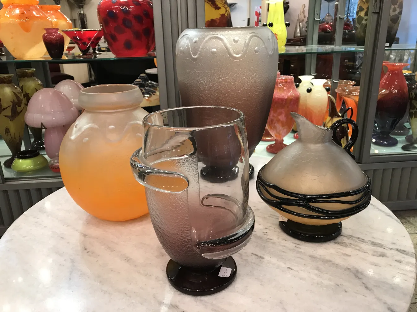 verre ancien signé par Schneider, design attrayant