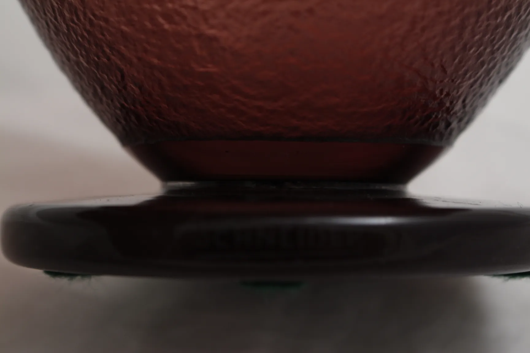 ग्लास पर हस्ताक्षरित श्नाइडर, नीचे के विवरण के साथ