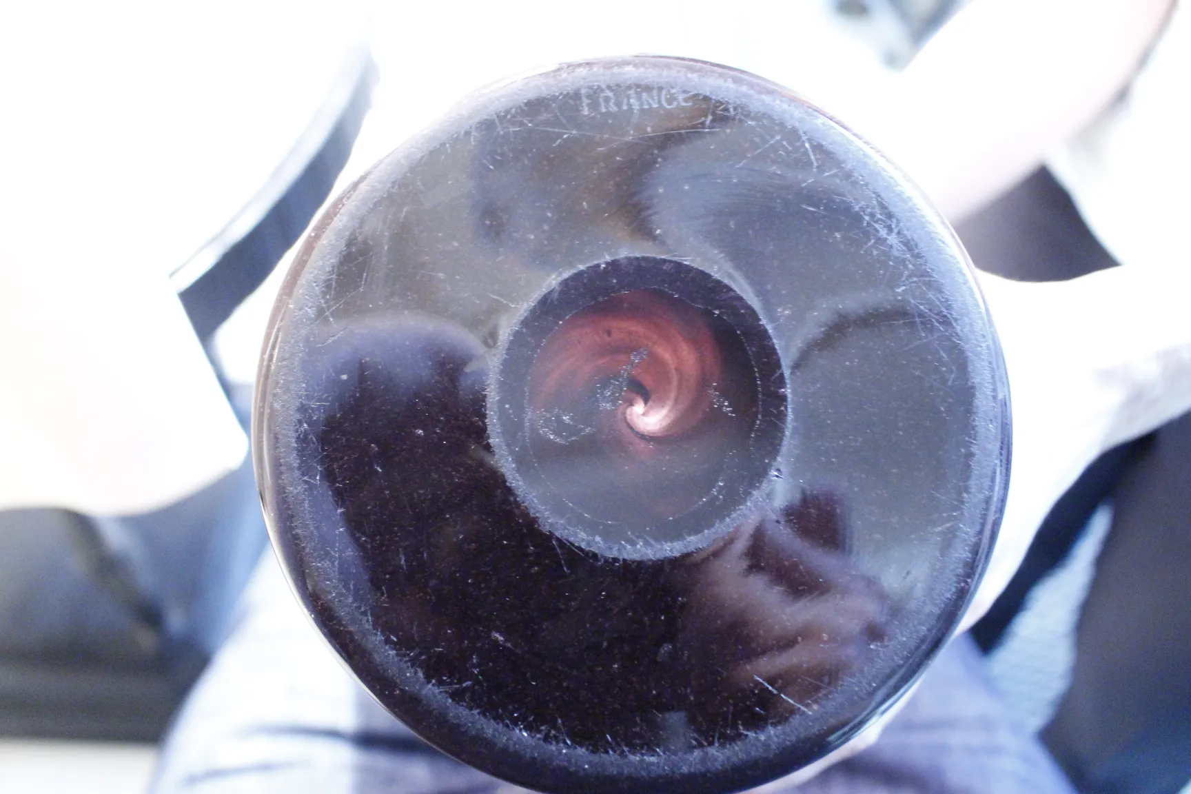 带有独特设计的签名玻璃底