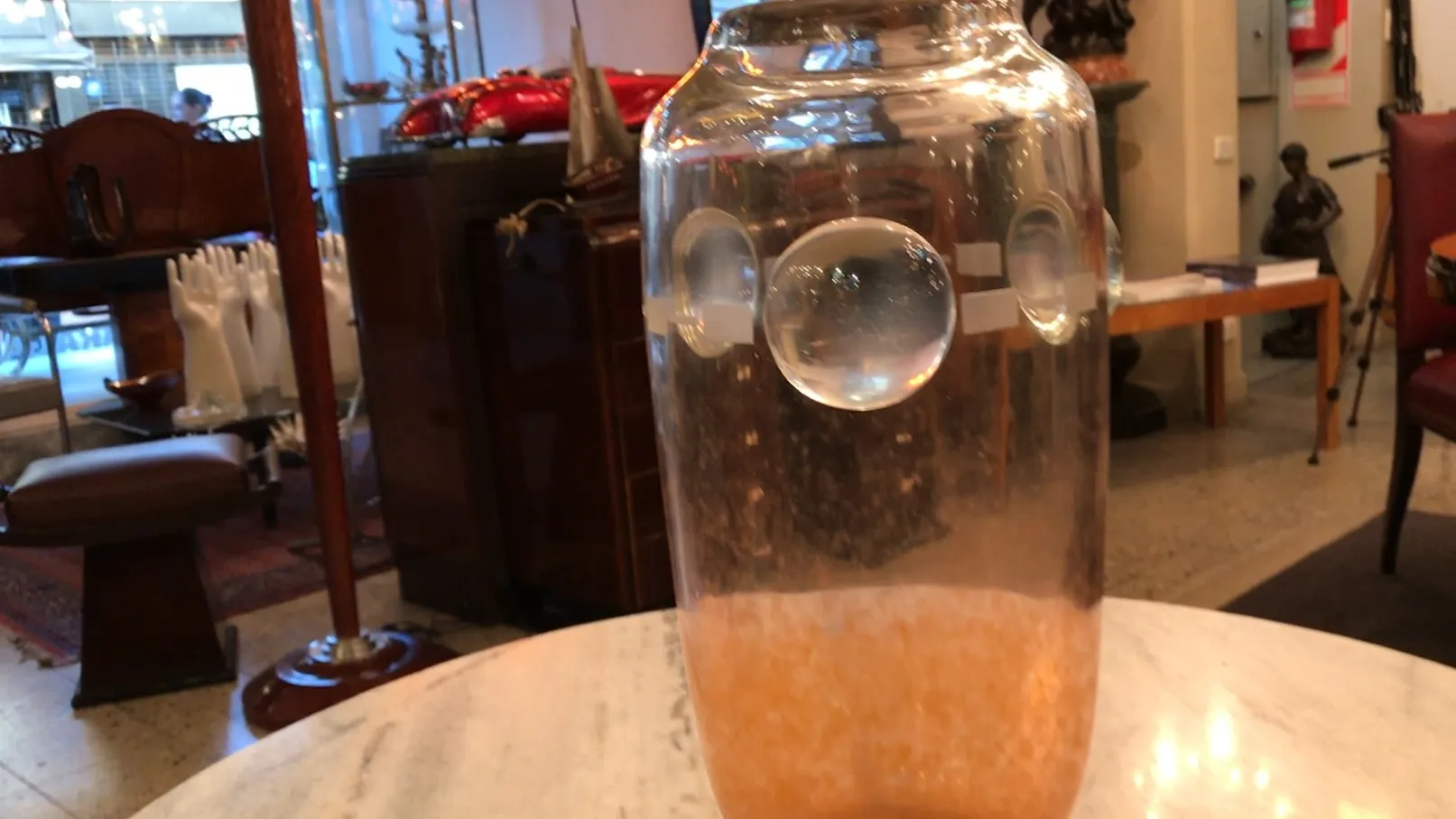 Vidrio transparente con diseño y firma de Schneider, antigüedad