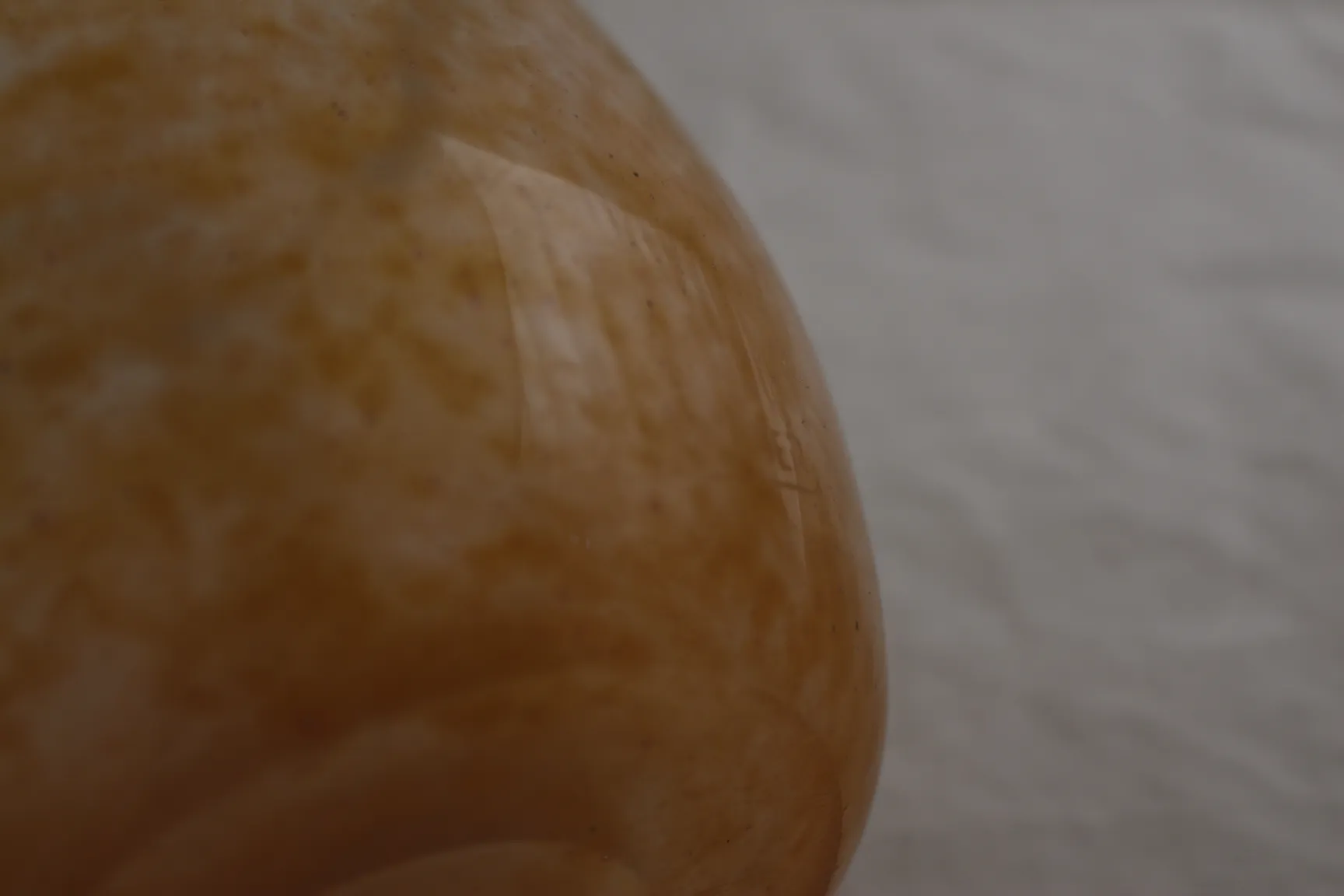 signiertes Glas mit einfachem Design von Schneider, Antik