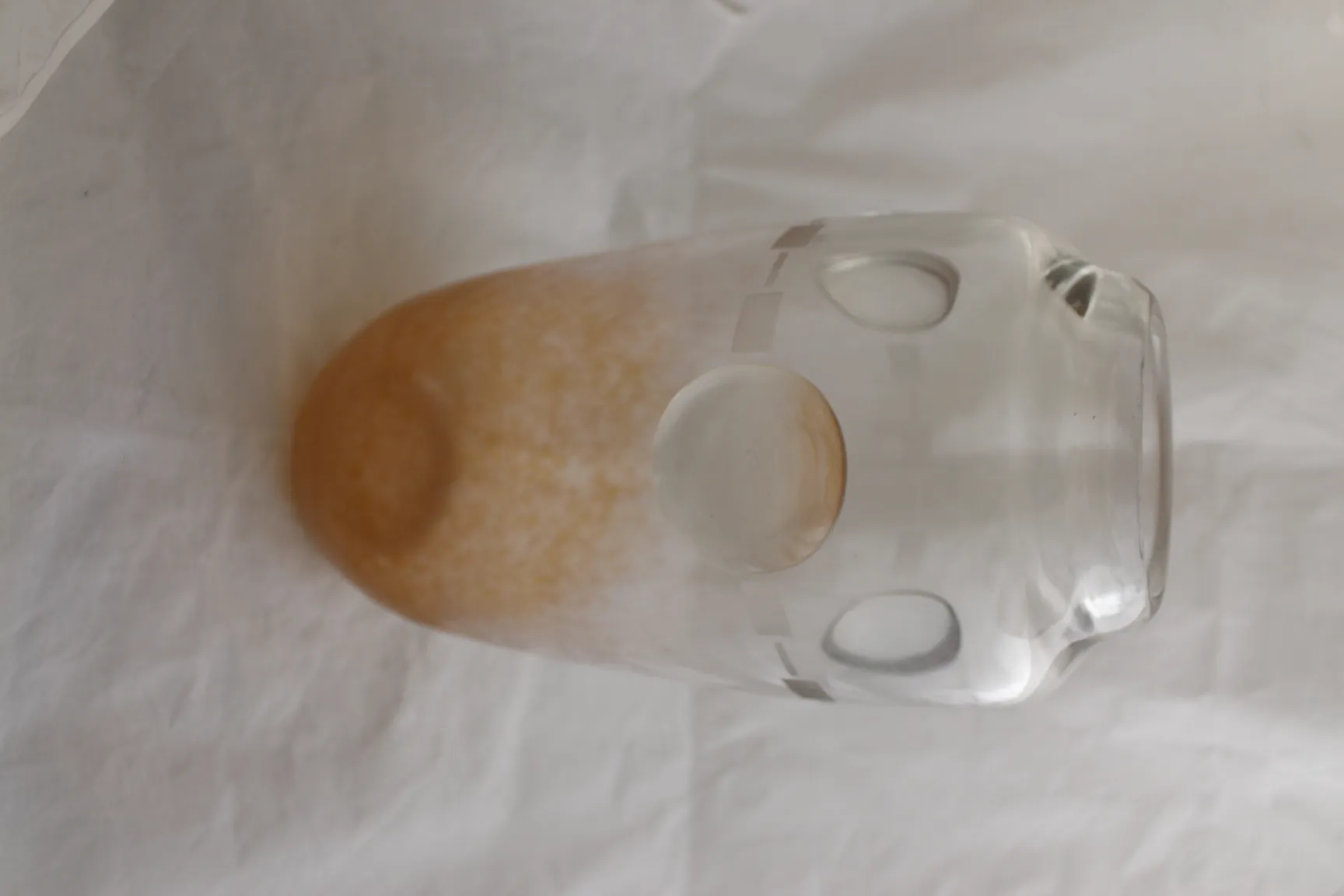 Antikes signiertes Glas von Schneider mit einzigartigen und eleganten Details.