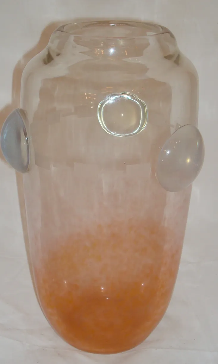 verre décoratif avec signature schneider, tonalités orange et claires