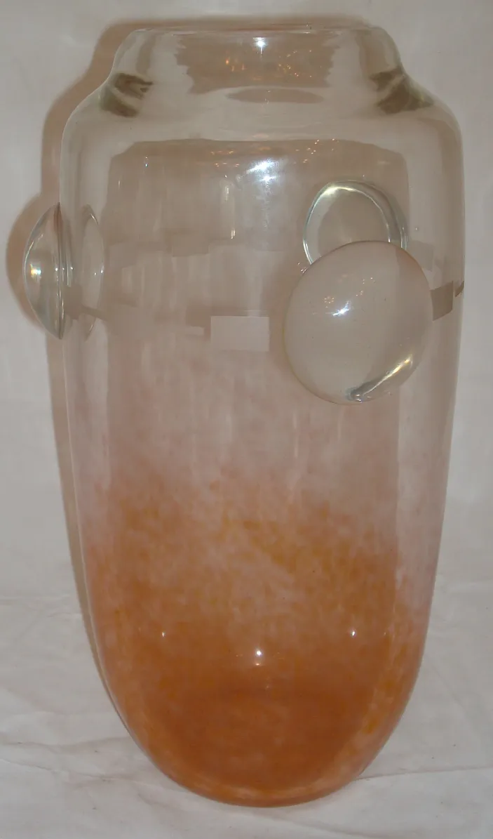 Signiertes Glas mit orangenen Details, antik von Schneider.